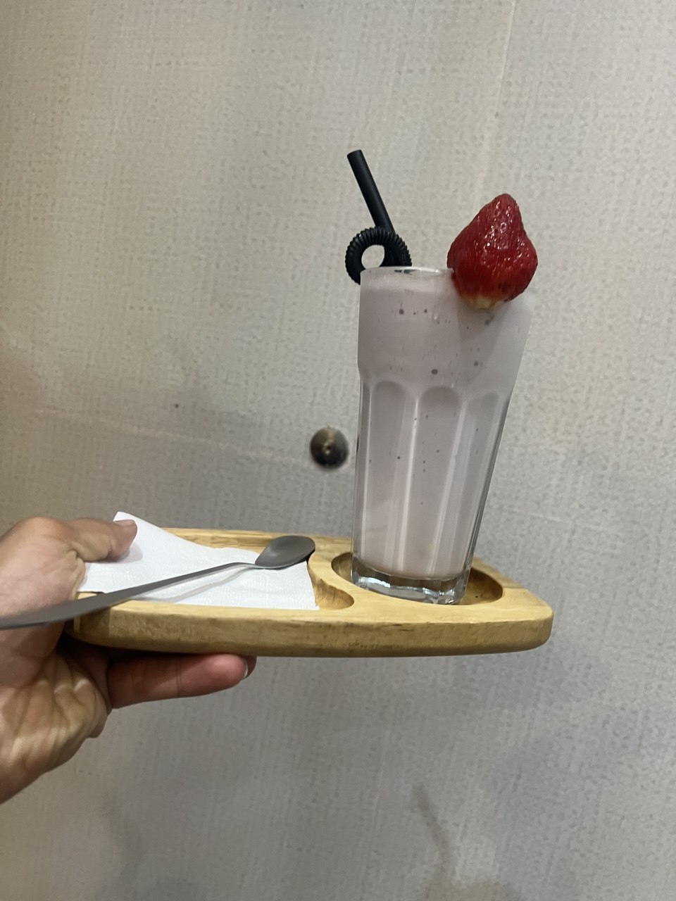 شیک توت فرنگی.Strawberry Milkshake 